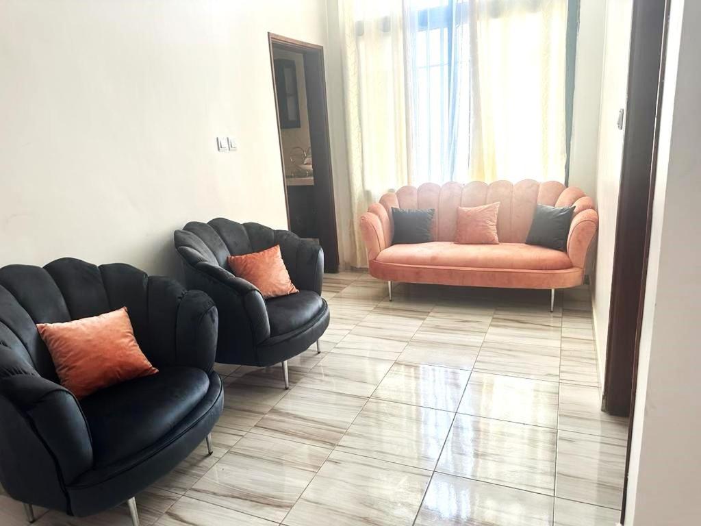 Moderne Keur Ndiaye Lo Dakar